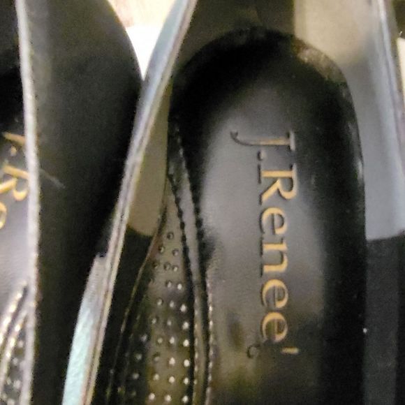J RENEE PUMP - Picture 3 of 3